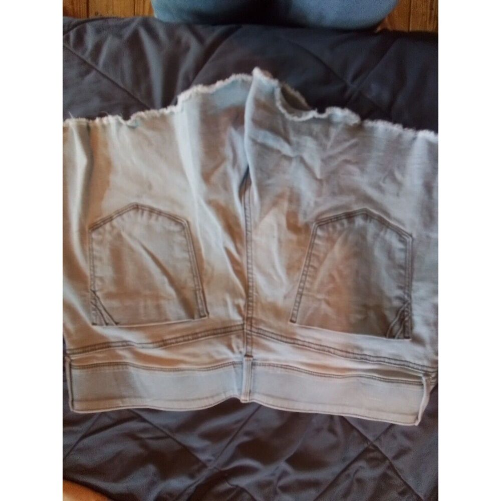Apt. 9 - Women's Cut Off Shorts, 16 Short, Comfort Waist Band, Washed Out - Picture 4 of 4